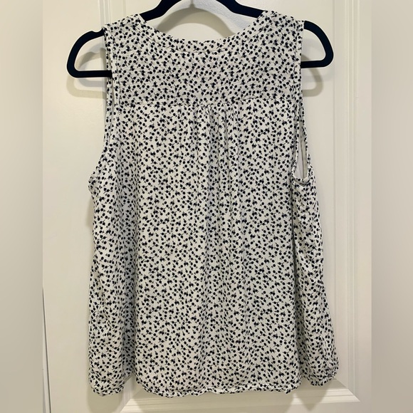 LOFT Black and White Pleated Viscose Sleeveless V-Neck Tank Top - Size Large - Picture 5 of 5